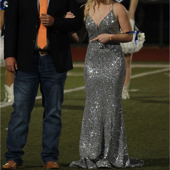 SILVER SEQUINED MERMAID STYLE PROM DRESS -SIZE 2- 100% Polyester - Picture 2 of 2